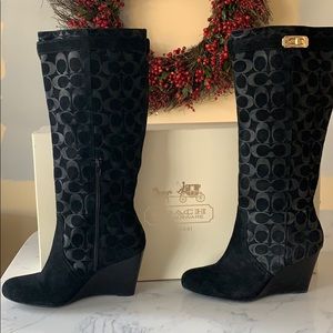 Coach signature Tall Wedge Boot. Very Blk. Sz 9.5